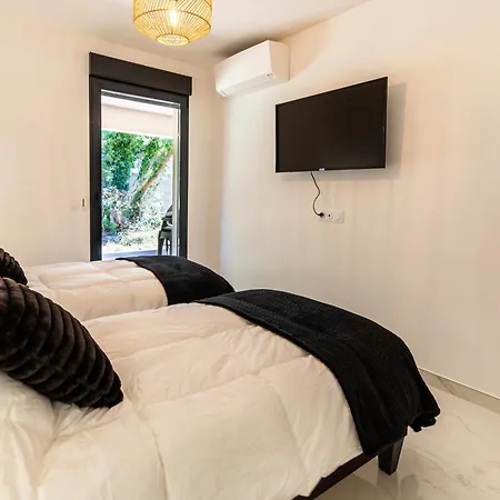 Les Jardins De Piale T3 4 A 6personnes Wifi 1km Du Port * Bonifacio (Corsica)